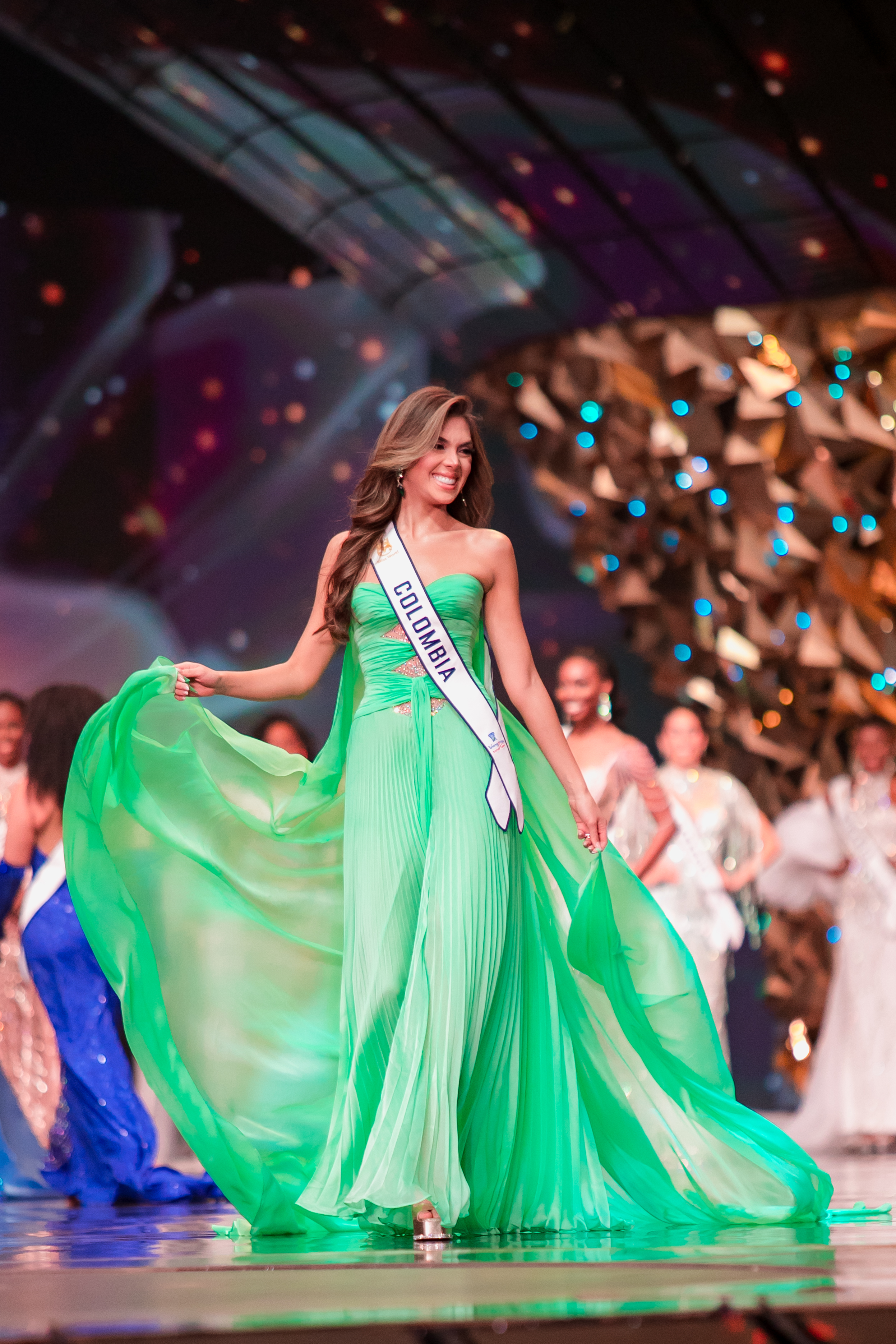 Catalina Quintero pasarela Miss World vestido verde fluido Colombia